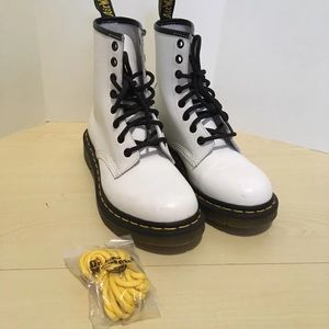 Dr. MARTENS SIZE 6
